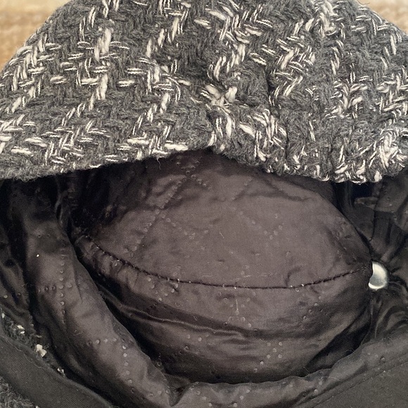 woolblend newsboy Cap Hat Women’s Grey & White Warm Woven Quilted button details - Picture 5 of 7